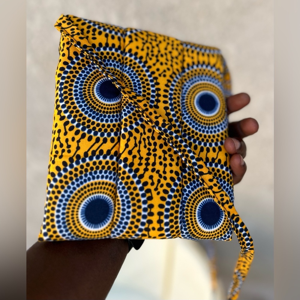 NW 💯 cotton padded Vlisco Fabric Crossbody Sz 7”x 6” - Picture 5 of 7